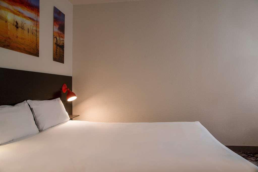 Hotel The Originals Access, Theo Limoges