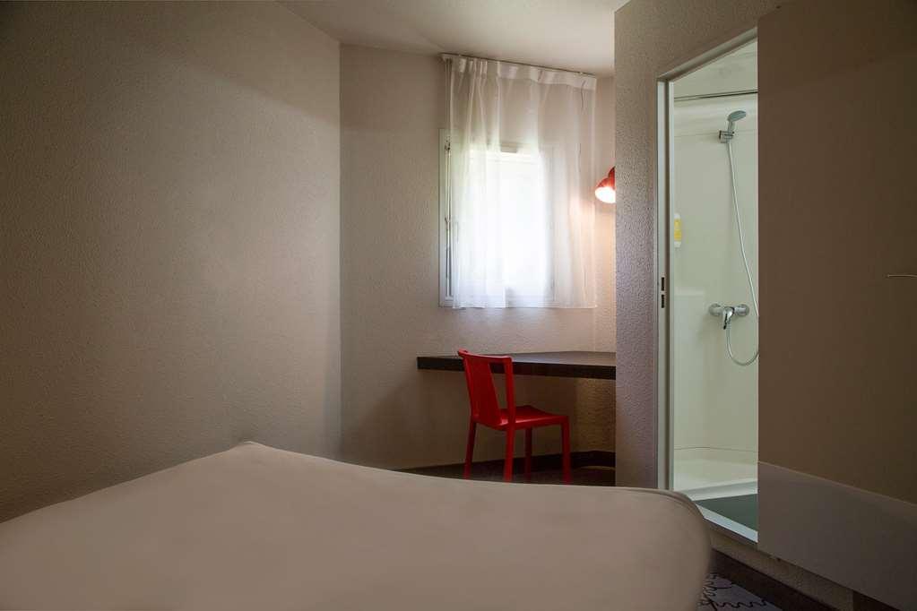 The Originals Access, Theo Hotel